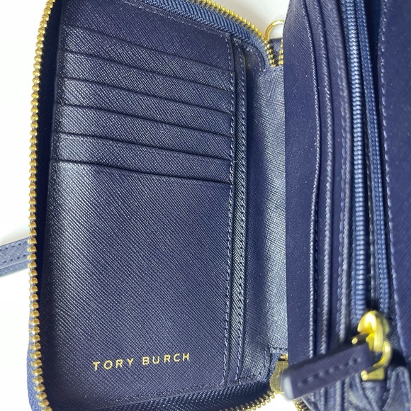 NWOT TORY BURCH NAVY WALLET WITH DETACHABLE WRISTLET STRAP - Picture 3 of 16